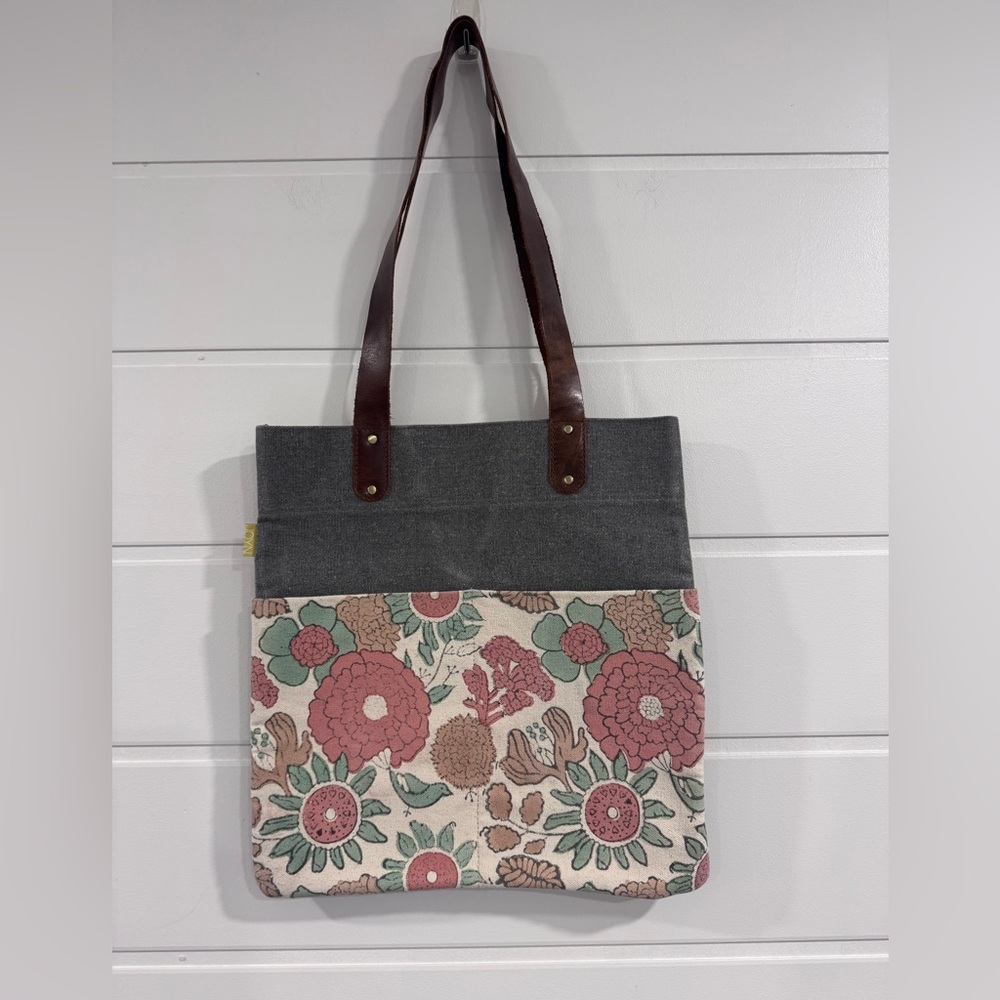 JOYN Cream and Grey Tote Bag with Garden Design.